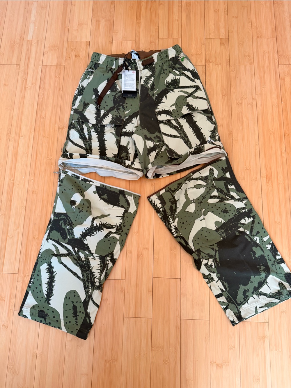 Nike ACG cactus camo pants with green, black, and beige cactus print - Picture 3 of 6